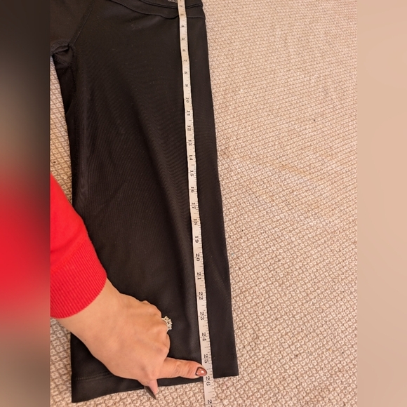 🎀 $5 Women's Adidas Black Capri Leggings - Picture 7 of 10